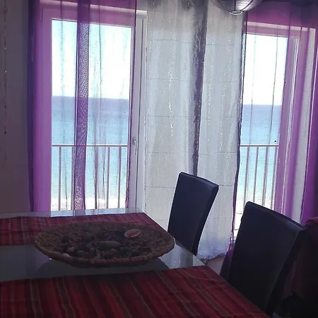 Beachfront In Praia Da Lägenhet *