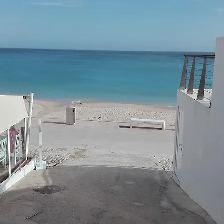 Beachfront In Praia Da Lägenhet *