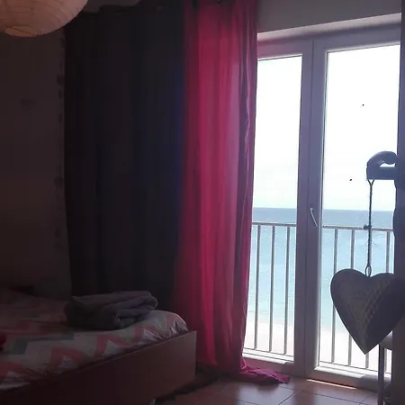 Lägenhet Beachfront In Praia Da Salema