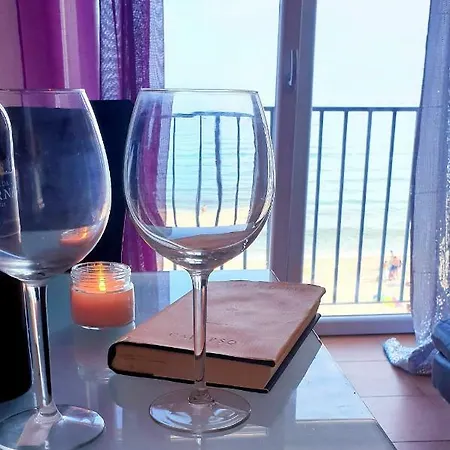 Beachfront In Praia Da Lägenhet