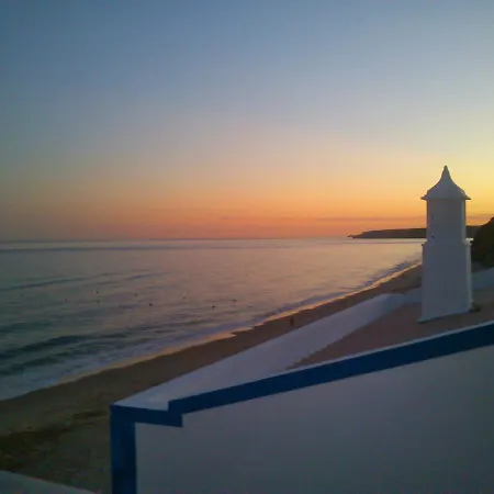 Beachfront In Praia Da Апартаменты *