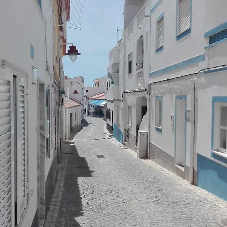 Beachfront In Praia Da Апартаменты *