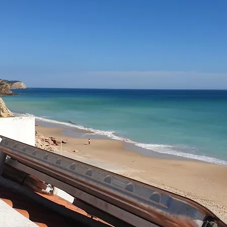 Beachfront In Praia Da Апартаменты *